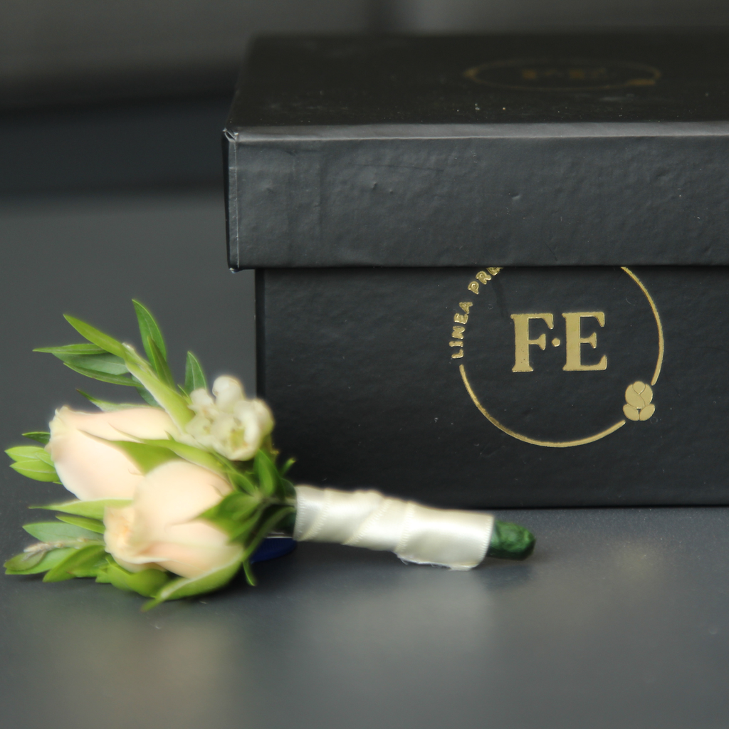 F - Corsage / Boutonier para pecho de Mini Rosas Rosadas