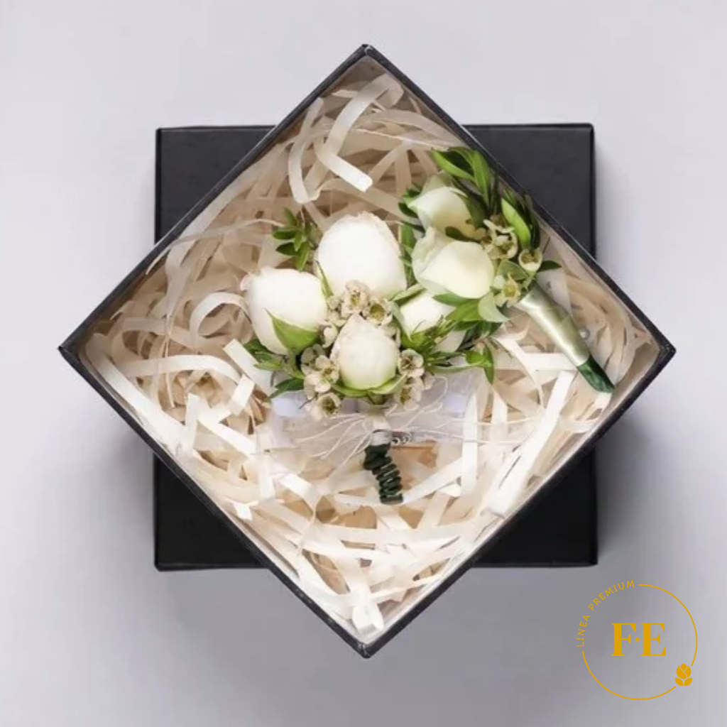 L - Pack 4: Corsage de minirosas blancas mano + Boutonier de minirosas blancas pecho